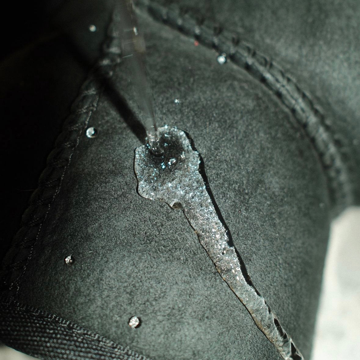 UGGs före och efter rengöring med UGG-kitet