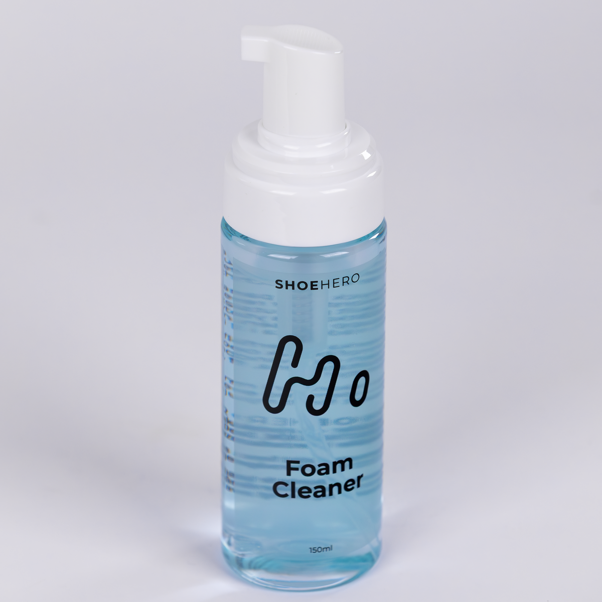 Mockasko rengörs med Foam Cleaner och borste